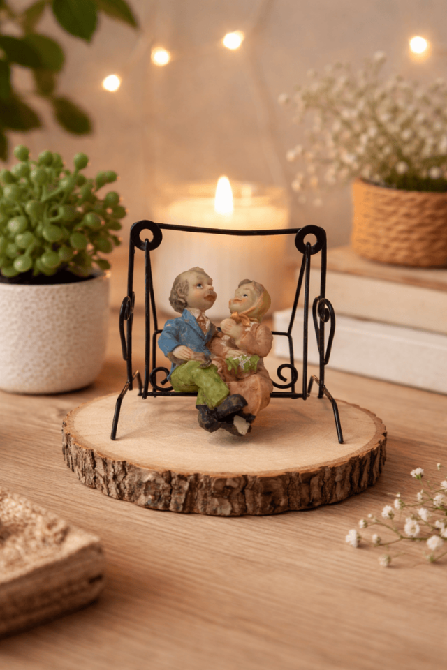 Metal salıncaklı biblo