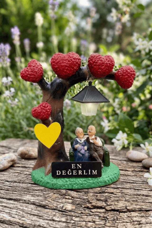 Üzeri kalpli ışıklı ihtiyar çift biblo