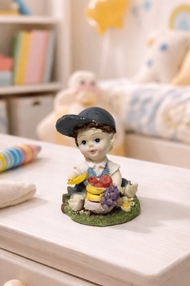 Şapkalı Çocuk biblosu