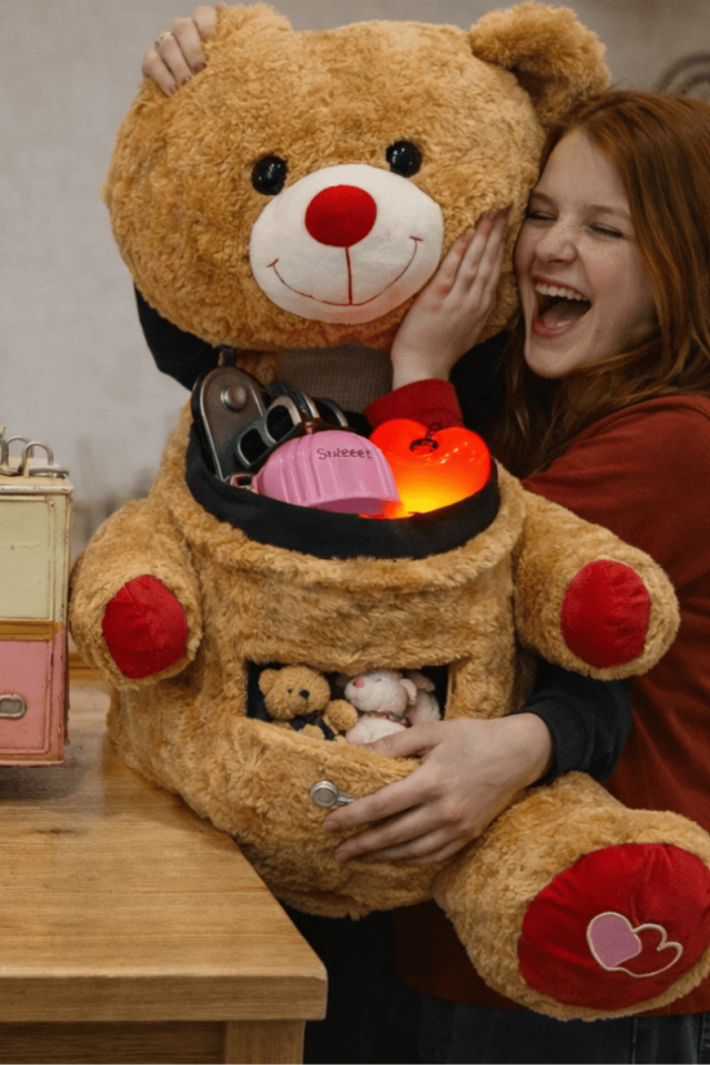 Sürpriz Kafası  Ve Karın Çekmecesi Açılan Peluş Ayıcık