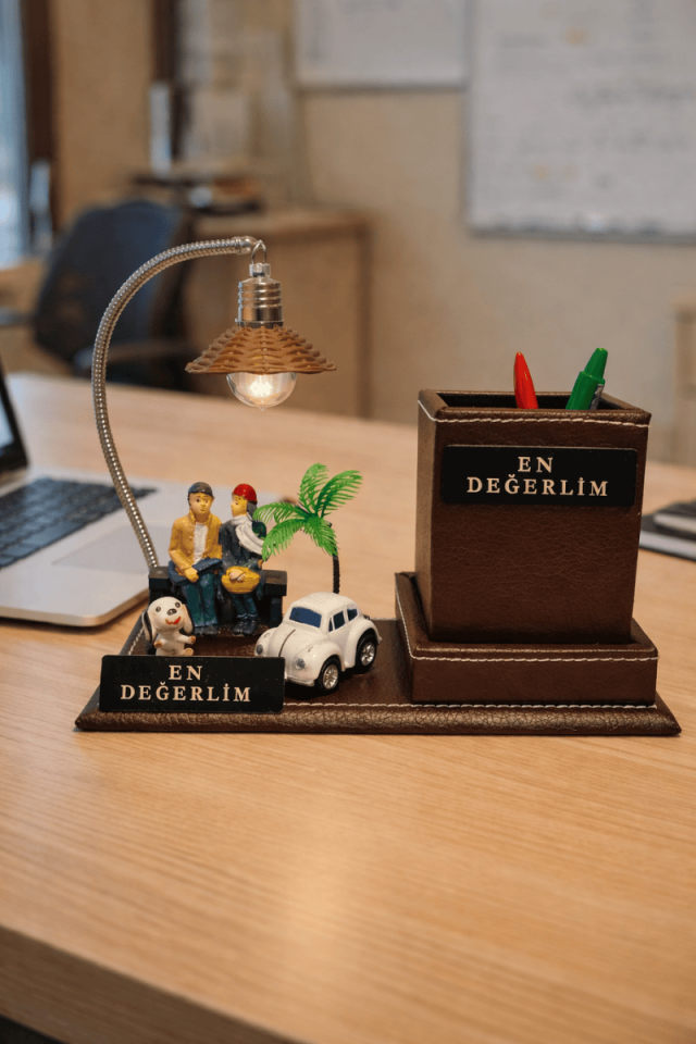 Işıklı Masaüstü Deri Kalemlik Arkadaş Temalı