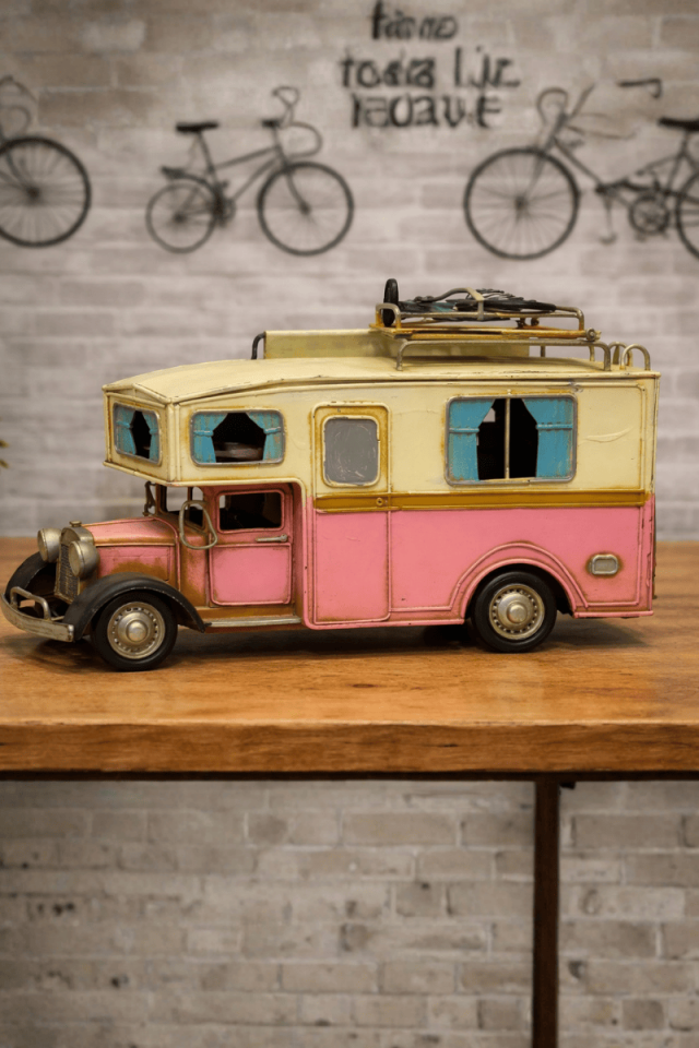 Vintage Metal Karavan