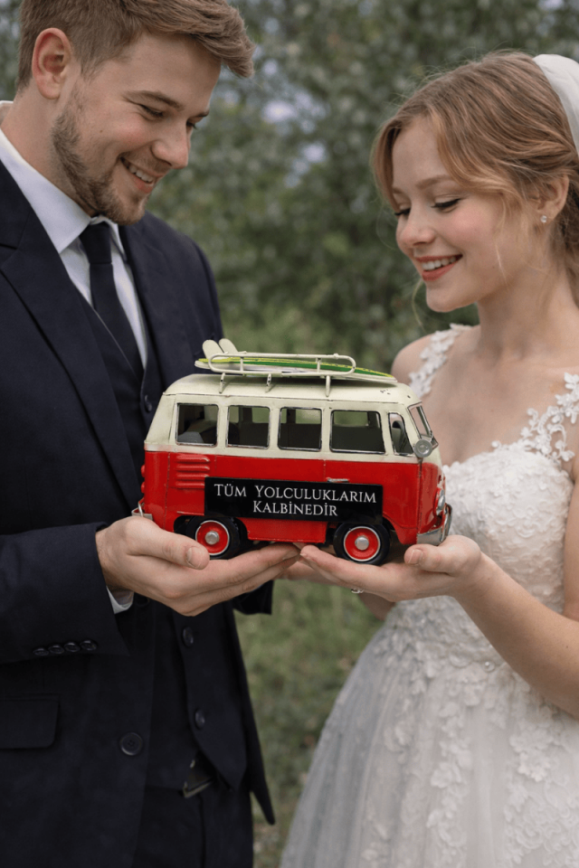 Vintage Metal Kırmızı Wosvos Minibüs