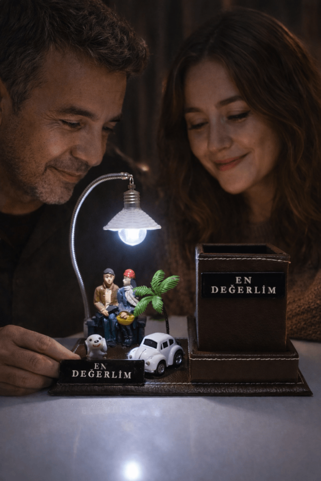 Işıklı Sevgili Deri Kalemlik & Gece Lambası