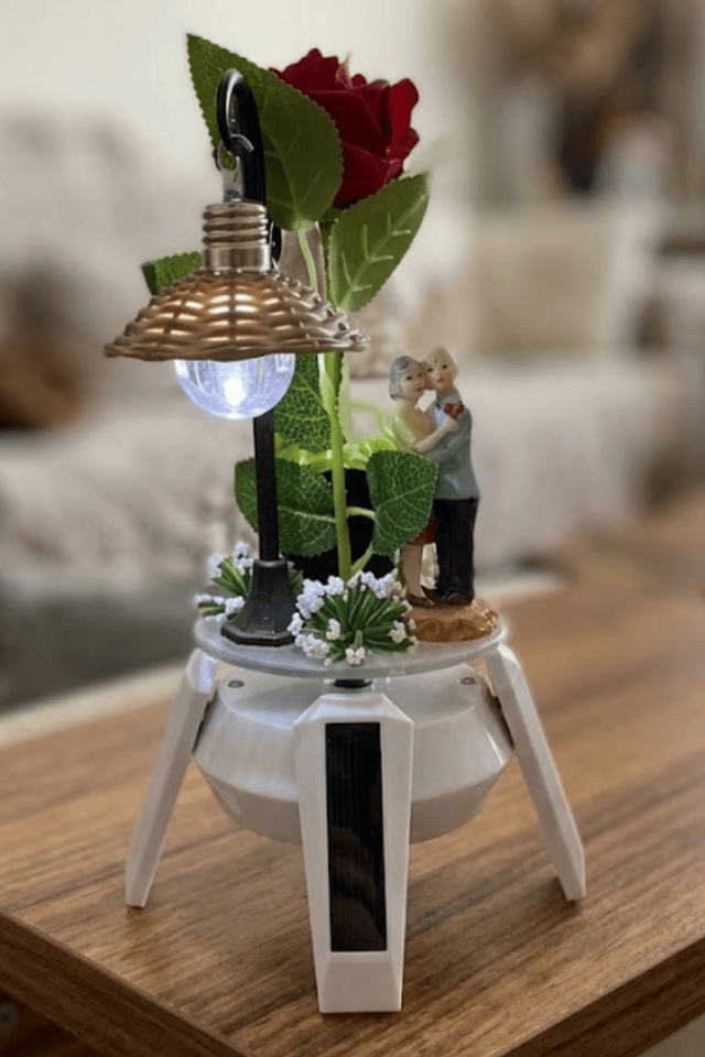 Solar Sistemli Dönen Tasarım