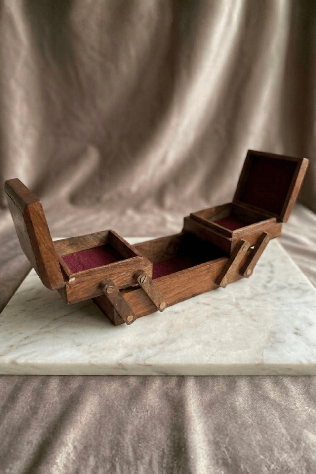 Kademeli Açılan İşlemeli Ceviz Kutu