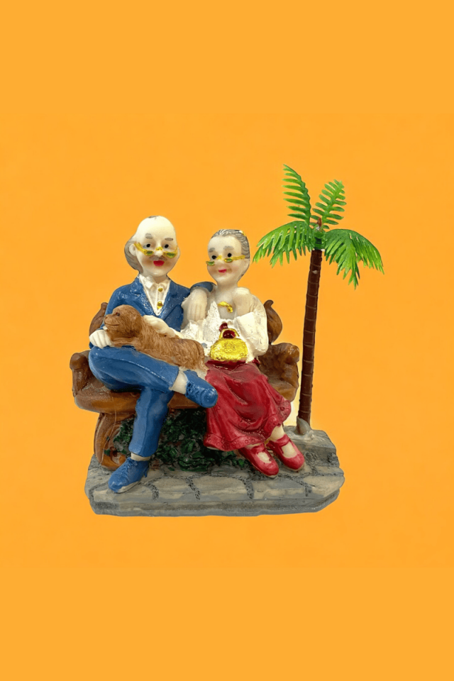 Yaşlı Çift Koltuklu Biblo