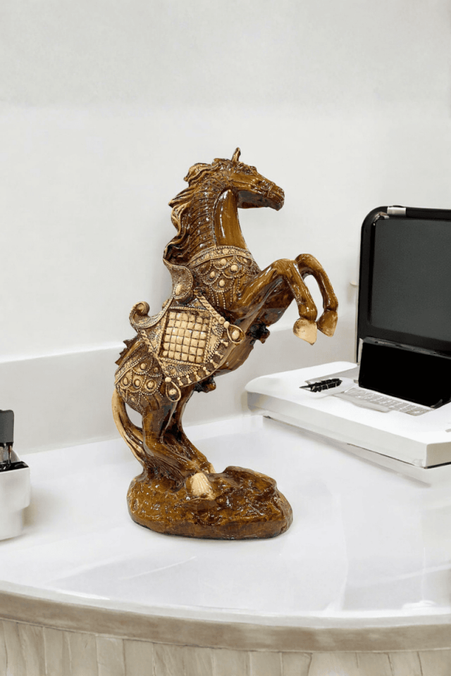 At Heykeli Polyester