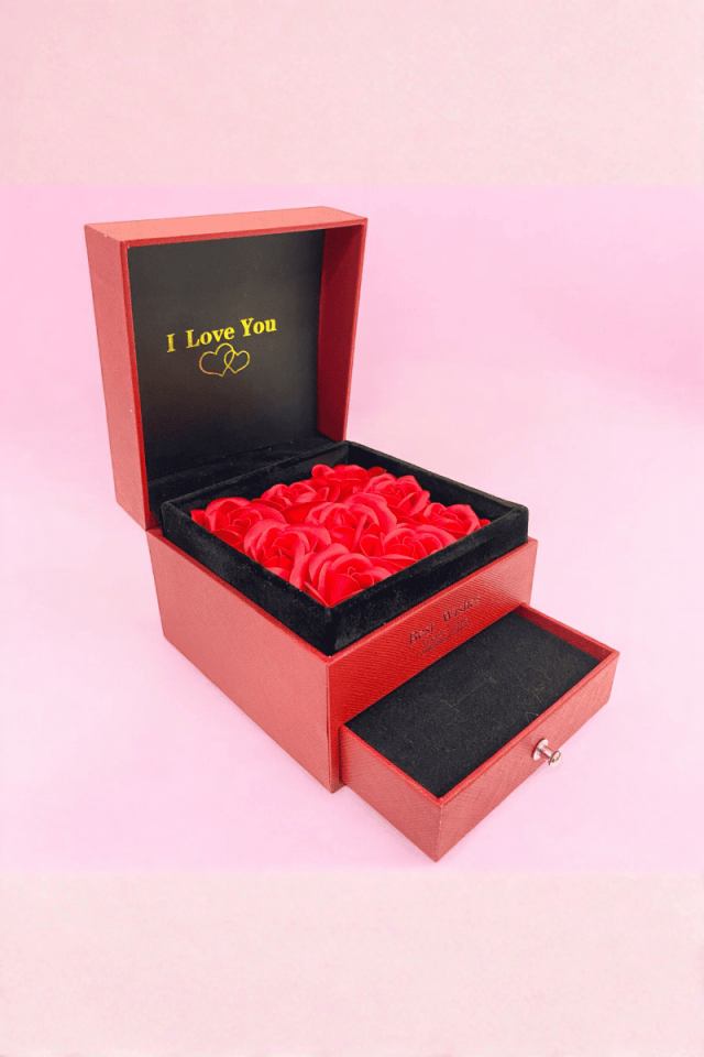 Gül Detaylı Çekmeceli Kutu