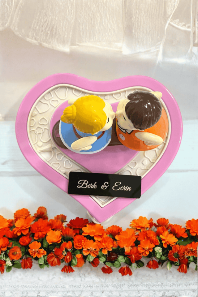 Öpüşen Sevgililer Müzik Kutusu