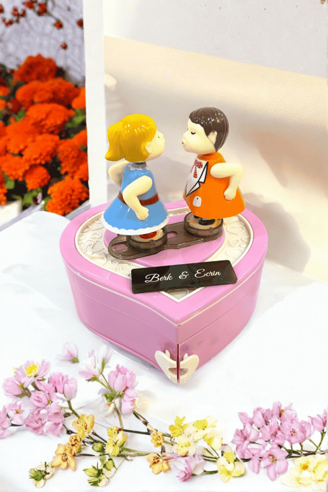 Öpüşen Sevgililer Müzik Kutusu