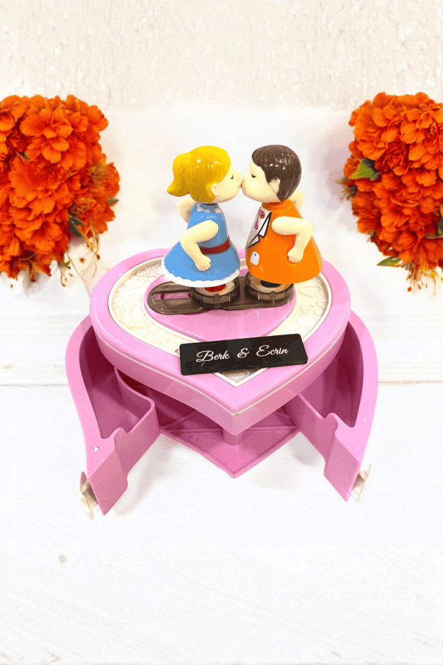 Öpüşen Sevgililer Müzik Kutusu