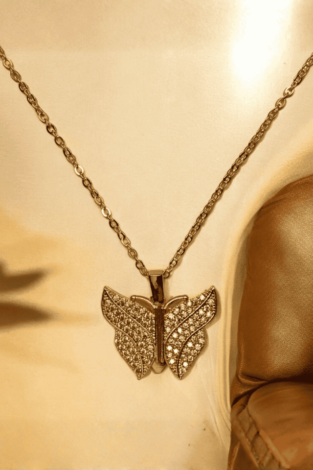 Kişiye Özel Kelebek Kanatları Açılan Kolye