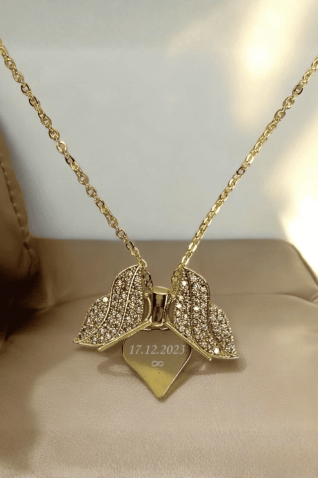 Kelebek Kanatları Açılan Kolye