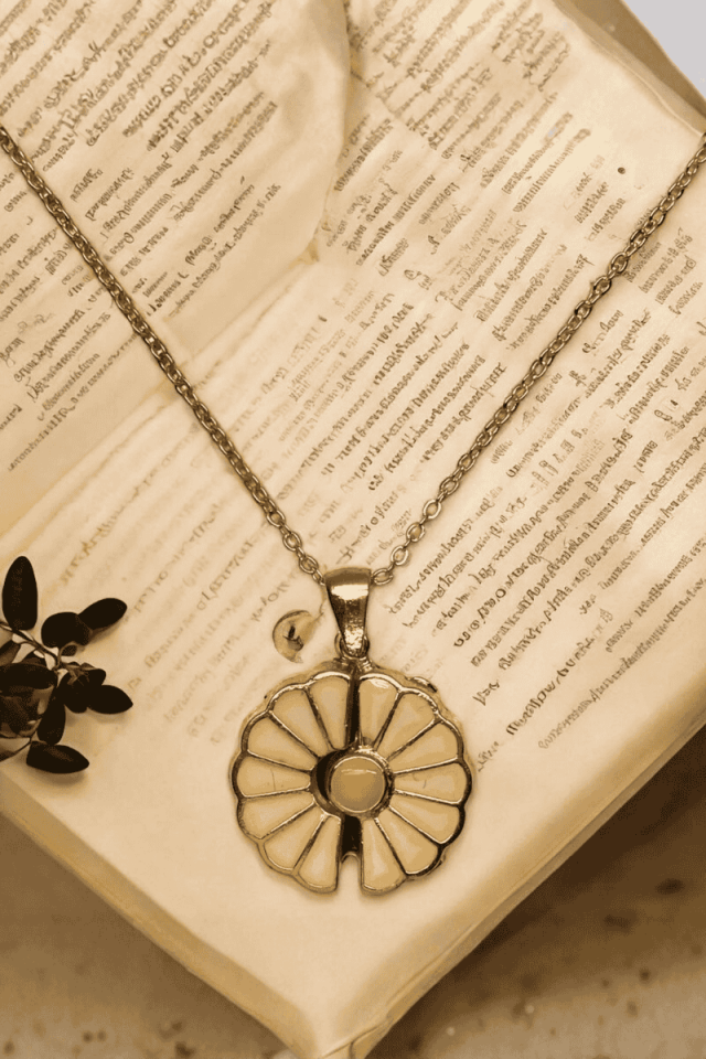 Papatya Kolye Kanatlı