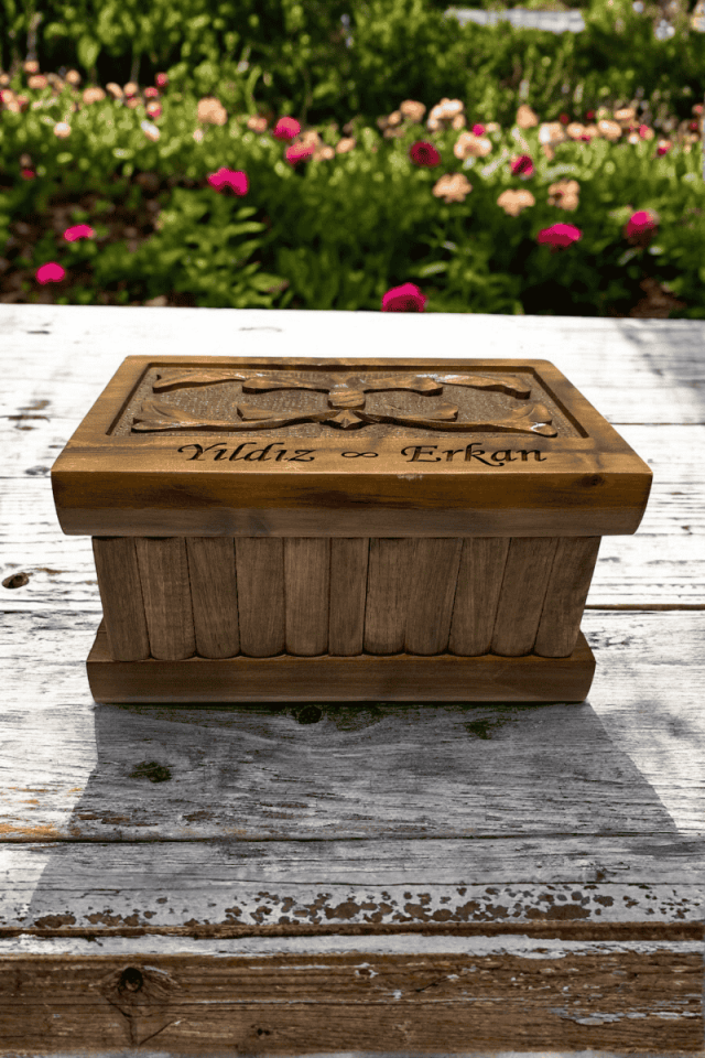 Kilitli Ceviz Ahşap Sandık