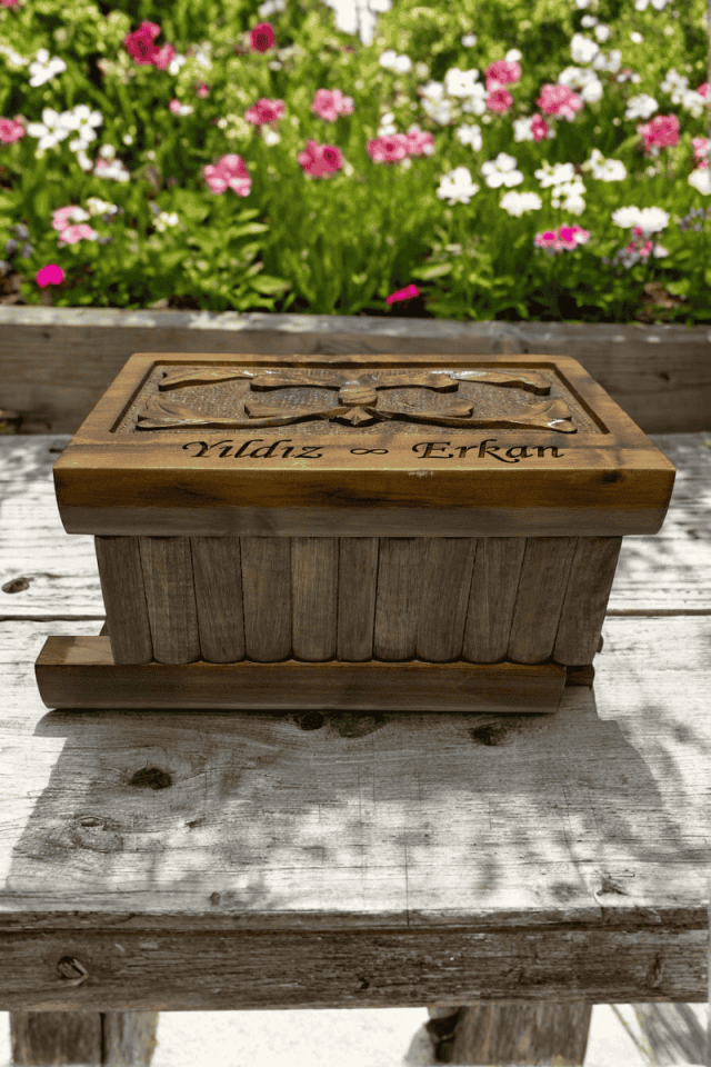 Kilitli Ceviz Ahşap Sandık