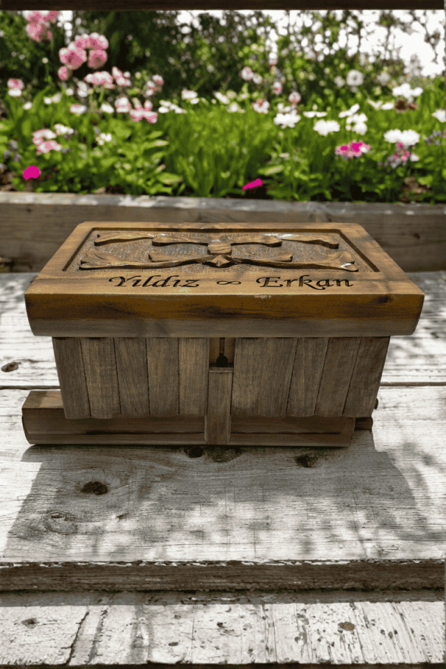 Kilitli Ceviz Ahşap Sandık