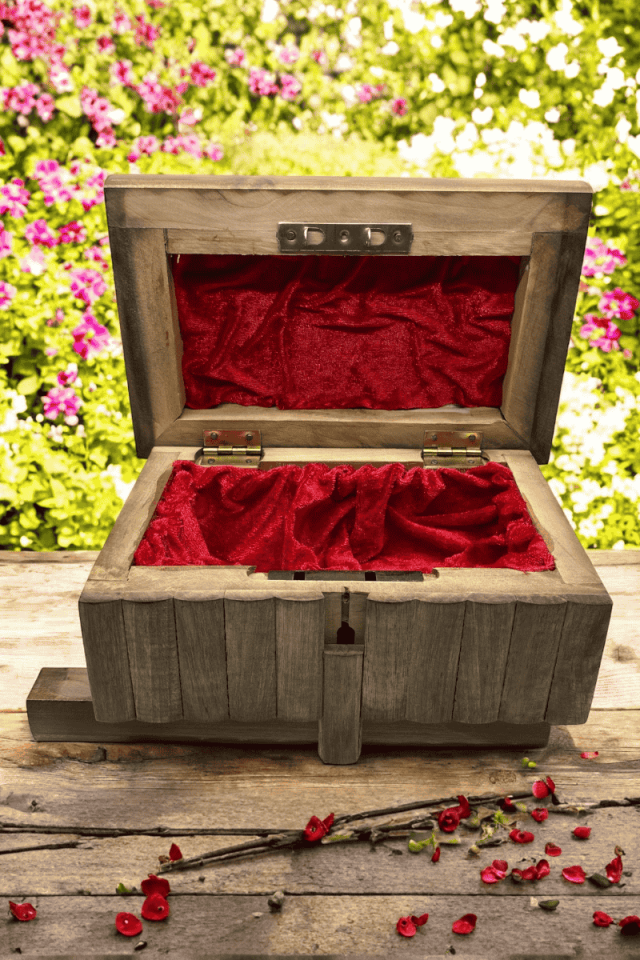 Kilitli Ceviz Ahşap Sandık