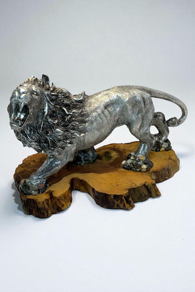 Kütüklü Aslan Heykeli