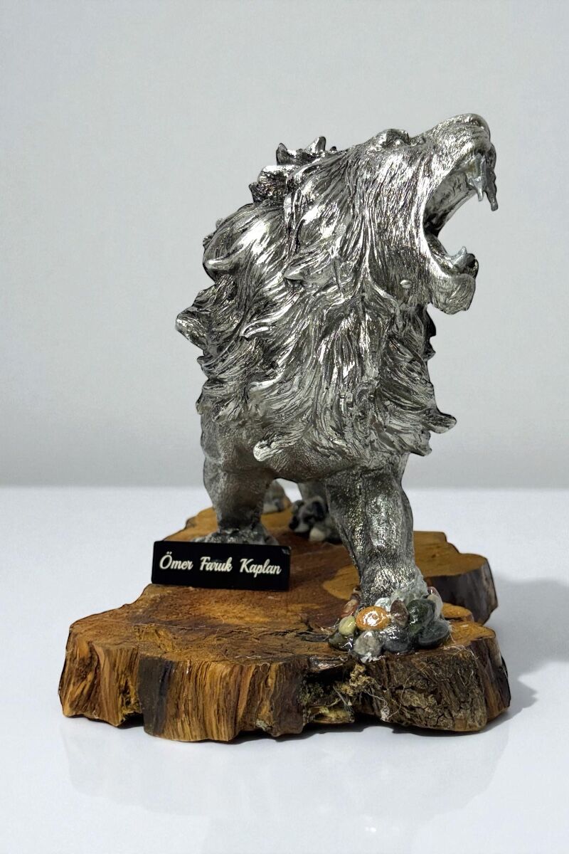 Kütüklü Aslan Heykeli