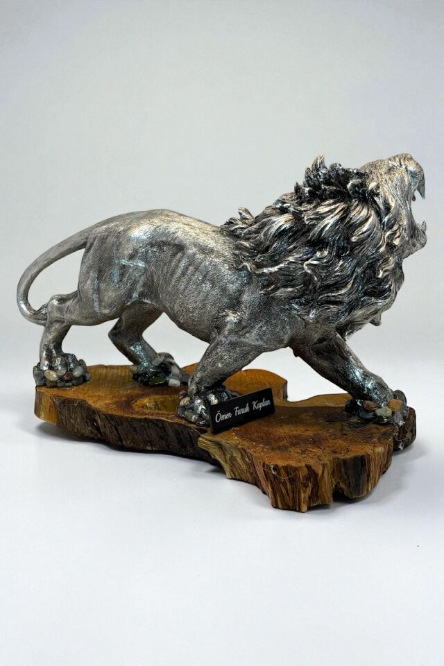 Kütüklü Aslan Heykeli