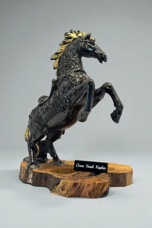 Kütüklü At Heykel