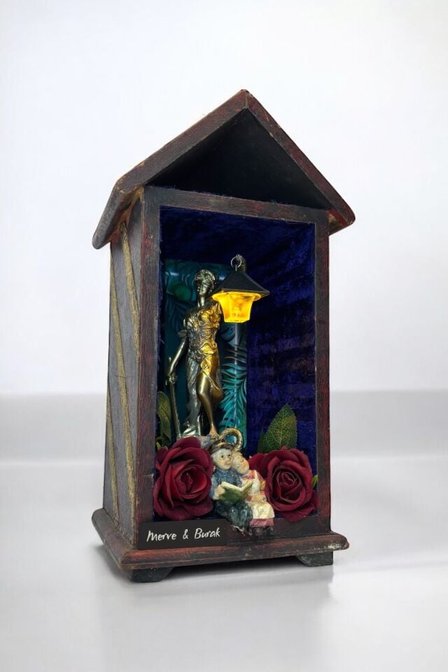 Adalet ve Yaşlı Çift Konsept Pirinç İşleme Kutulu